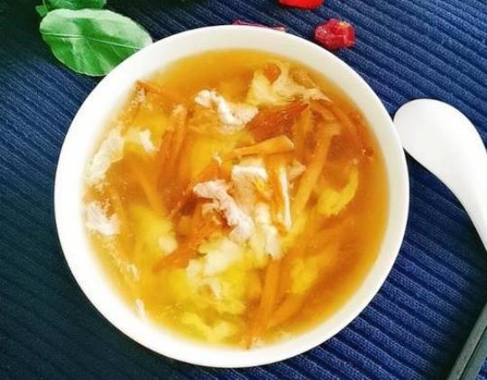黄花菜肉片汤的做法