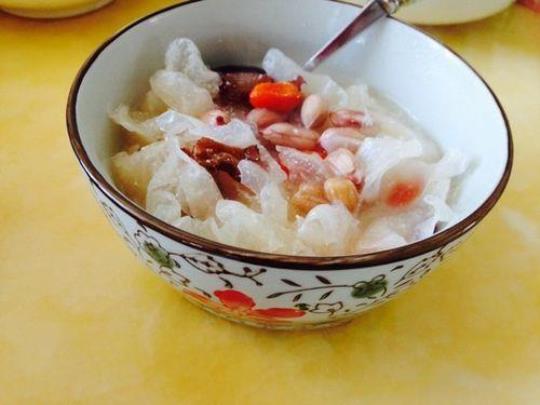 银耳百合红枣汤的做法有哪些