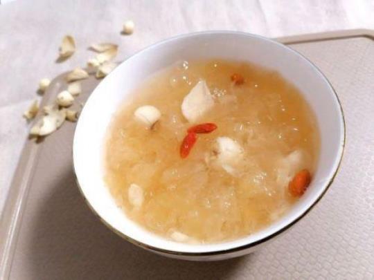 银耳莲子红枣百合汤的一般做法
