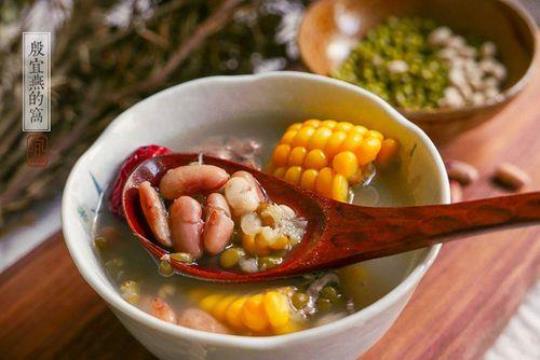 白芸豆排骨汤的具体做法