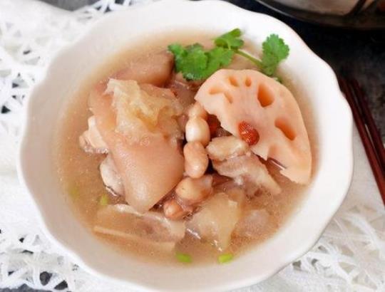 猪脚花生莲藕汤的做法是什么