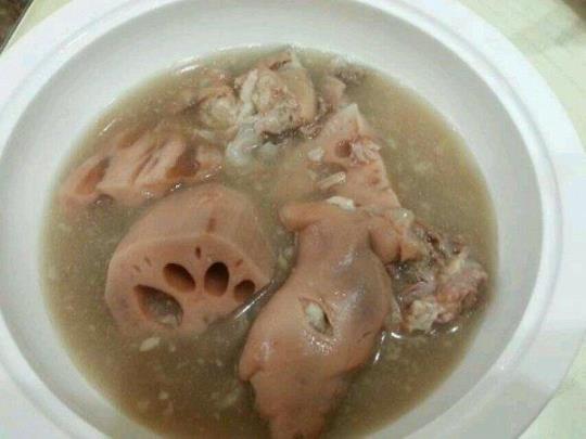 芸豆莲藕猪蹄汤的具体做法是什么