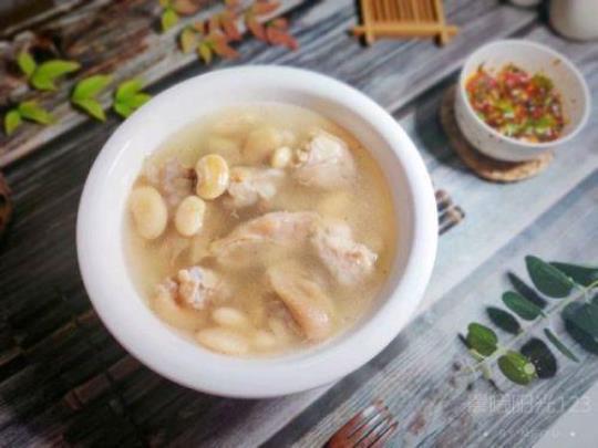 雪豆炖猪蹄汤的做法