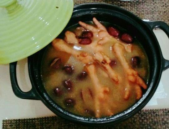 红枣鸡爪汤的做法