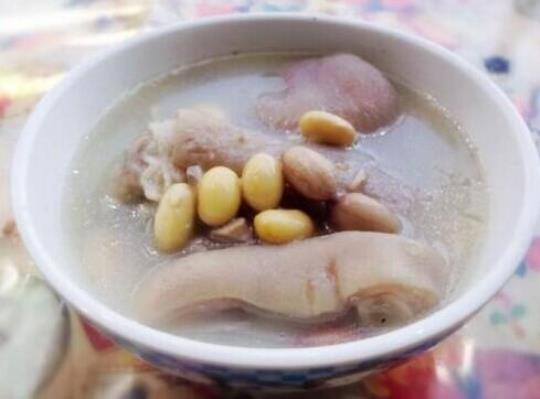 产妇猪蹄黄豆汤的做法有什么呢