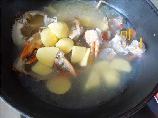 青蟹土豆汤的做法