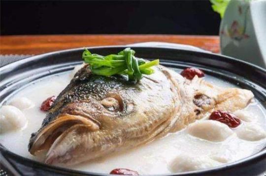 应该怎么制作鱼头汤？