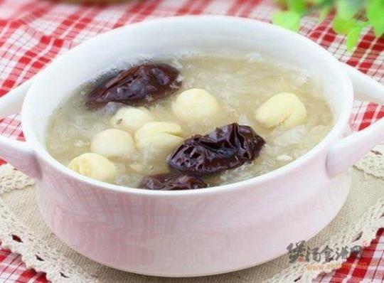 银耳红枣莲子汤的做法具体是什么样的呢