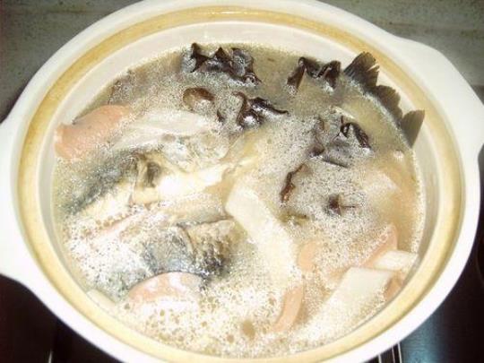 木耳鲫鱼汤的做法是什么？