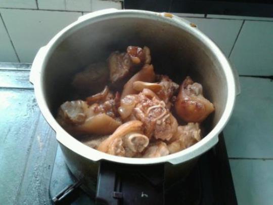 高压锅炖猪蹄汤做法有哪些呢