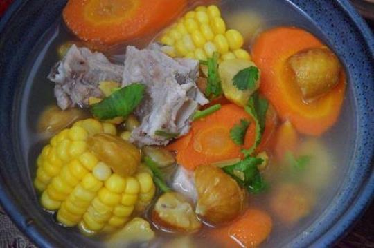 玉米栗子排骨汤的做法