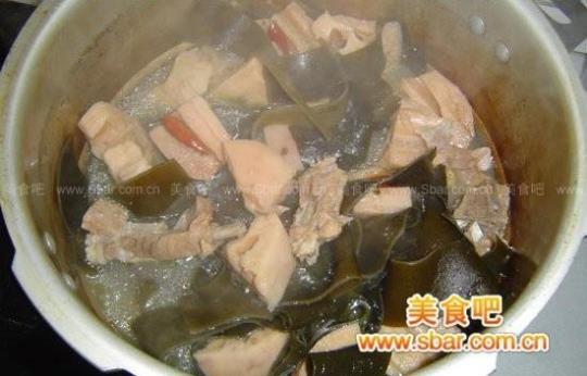 海带莲藕猪骨汤如何制作呢