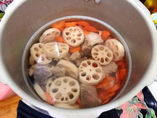 高压锅做莲藕排骨汤有哪些做法呢