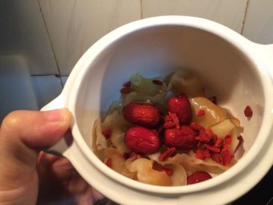 红枣枸杞养生汤的做法
