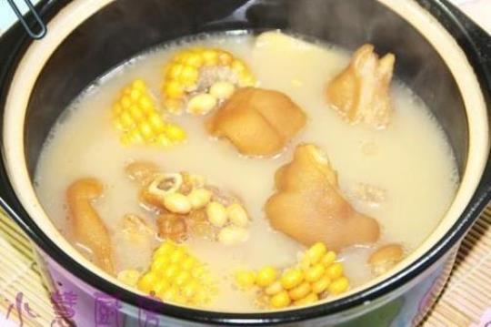 玉米猪手黄豆汤的做法