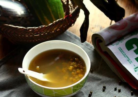 吃钙片能喝绿豆汤吗？