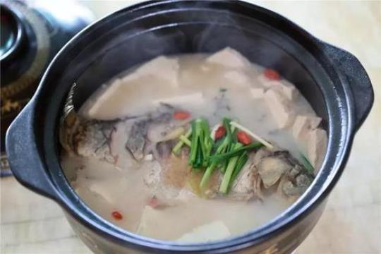 砂锅炖鱼汤的做法 这样做出来更好吃！