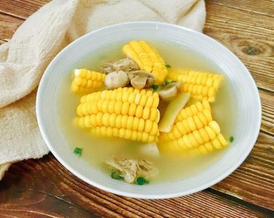 玉米排骨菌汤的做法