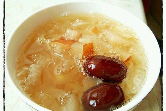 银耳红枣雪梨汤的做法是什么