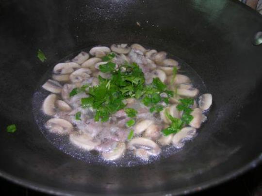 蘑菇肉片汤的做法 蘑菇肉片汤的制作技巧
