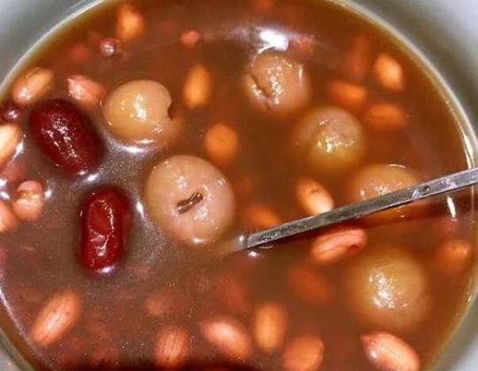 花生红枣黄豆丰胸汤 做法其实并不难！