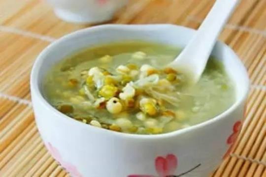 吃鱼还能喝绿豆汤吗？