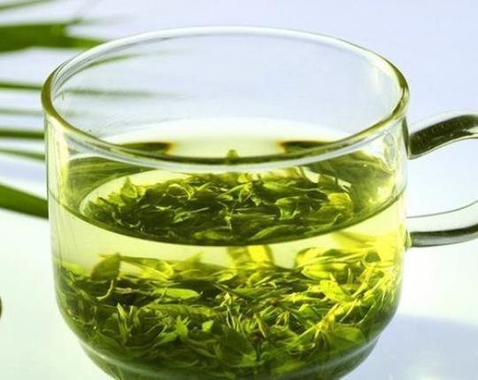 女人喝绿茶有什么好处呢