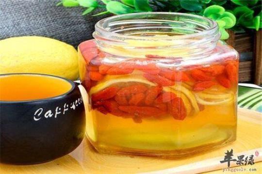 柠檬蜂蜜枸杞茶—保湿美白好方法