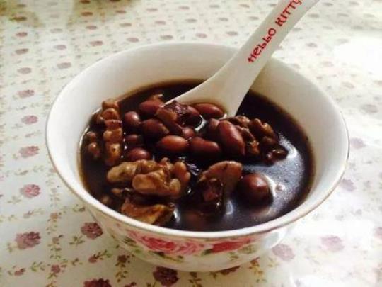 黑豆跟什么东西煲汤可以补肾