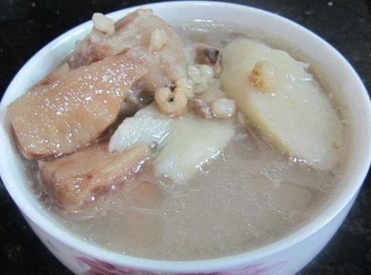 茯苓薏米猪骨汤的做法