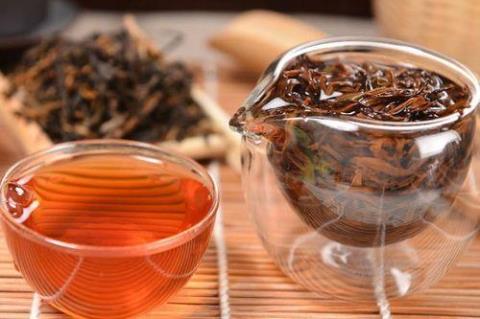 红茶的功效与作用  红茶的功效与作用适合什么季节喝