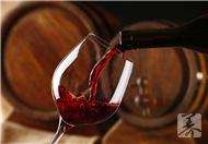 红葡萄酒的功效与作用  红葡萄酒和干红葡萄酒有什么区别