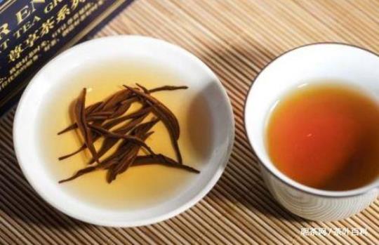 减肥喝红茶好还是绿茶好？