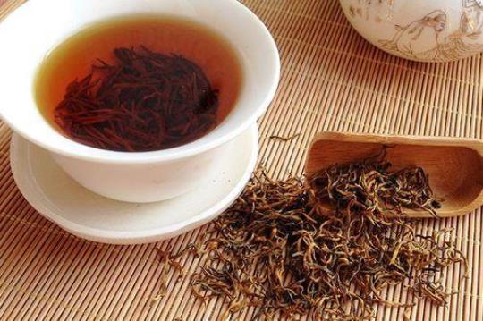 红茶与绿茶的功效与作用是什么？
