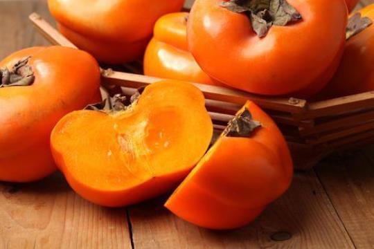 为什么空腹不能吃柿子  空腹吃柿子的危害有哪些