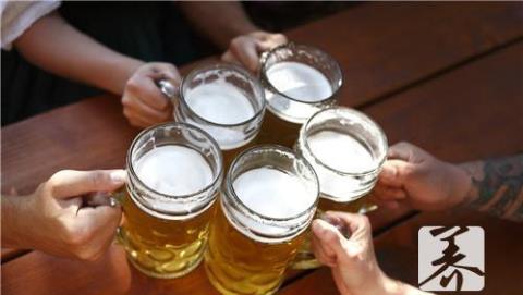 喝啤酒的好处和坏处 喝啤酒尿多是什么原因