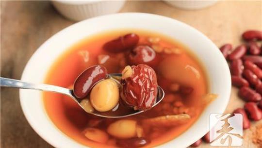 苹果红枣枸杞汤禁忌和做法是什么