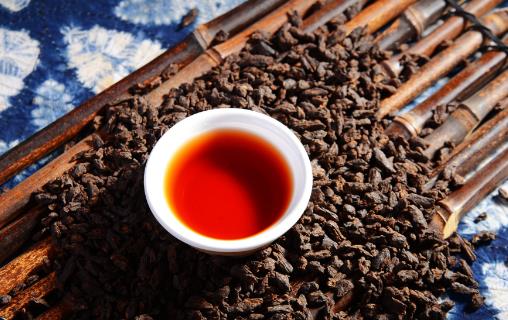 红茶、绿茶到底喝哪种茶最养胃？天天喝茶水，你未必喝对