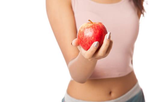 吃苹果减缓皮肤老化提高记忆力 晚上吃苹果的禁忌