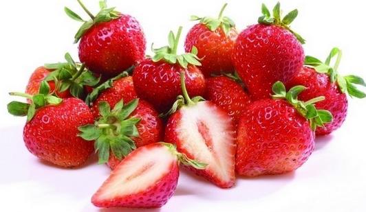 醒脑去火吃草莓 健康每一天