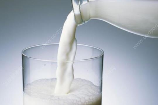 牛奶是我们日常经常饮用的早餐之一 多喝牛奶有什么好处？